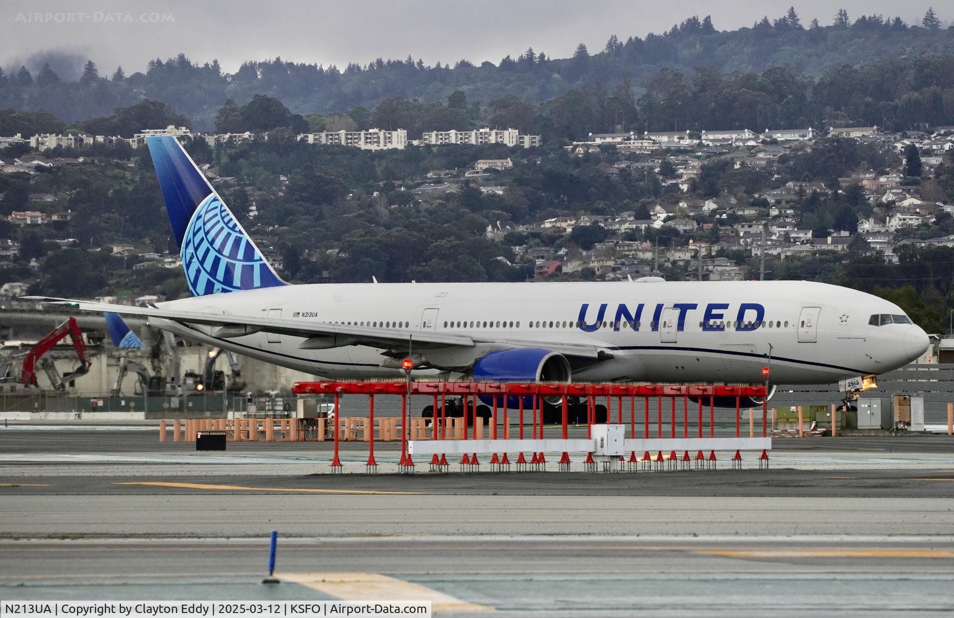 N213UA, 2000 Boeing 777-222 C/N 30219, Departing runway 10 SFO 2025