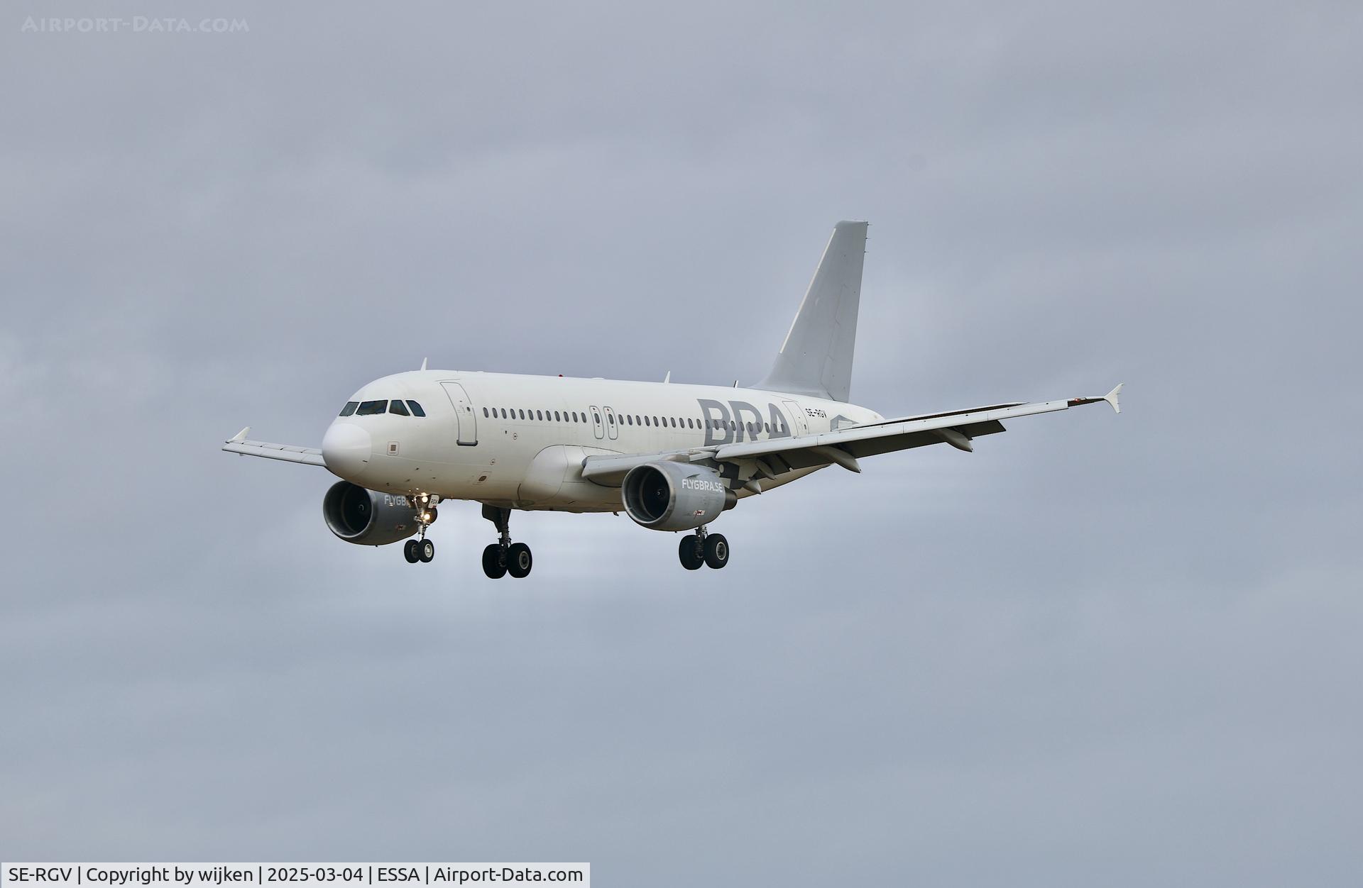 SE-RGV, 2004 Airbus A319-111 C/N 2283, Rwy 26
