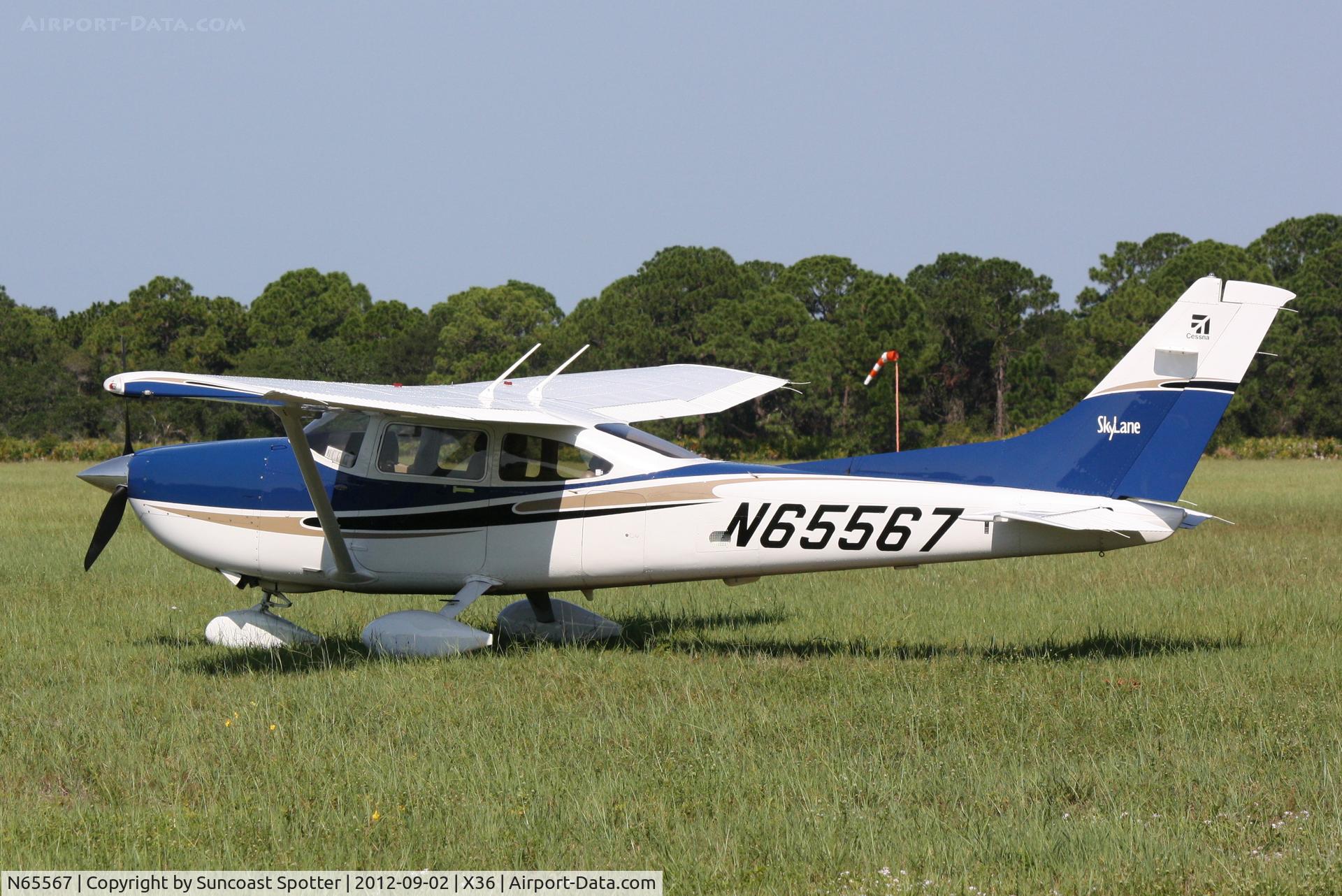 N65567, 2004 Cessna 182T Skylane C/N 18281465, Cessna Skylane sits at Buchan Airport