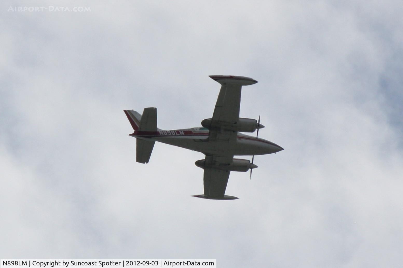 N898LM, 1974 Cessna 310R C/N 310R0084, Cessna 310 flies over Englewood