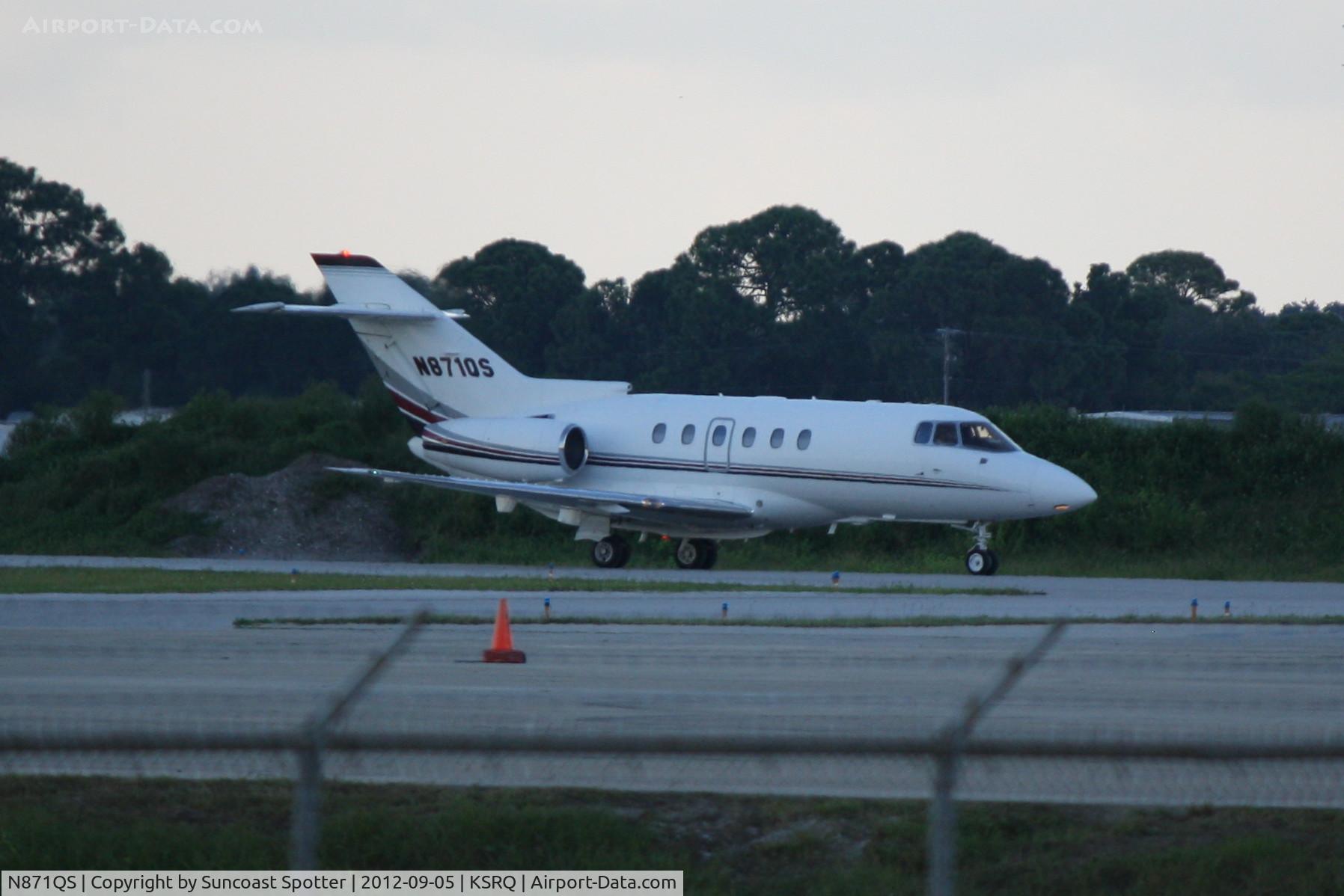 N871QS, 2006 Raytheon Hawker 800XP C/N 258763, Execjet Flight 871 arrives at Sarasota-Bradenton International Airport following a flight from Jacksonville International Airport