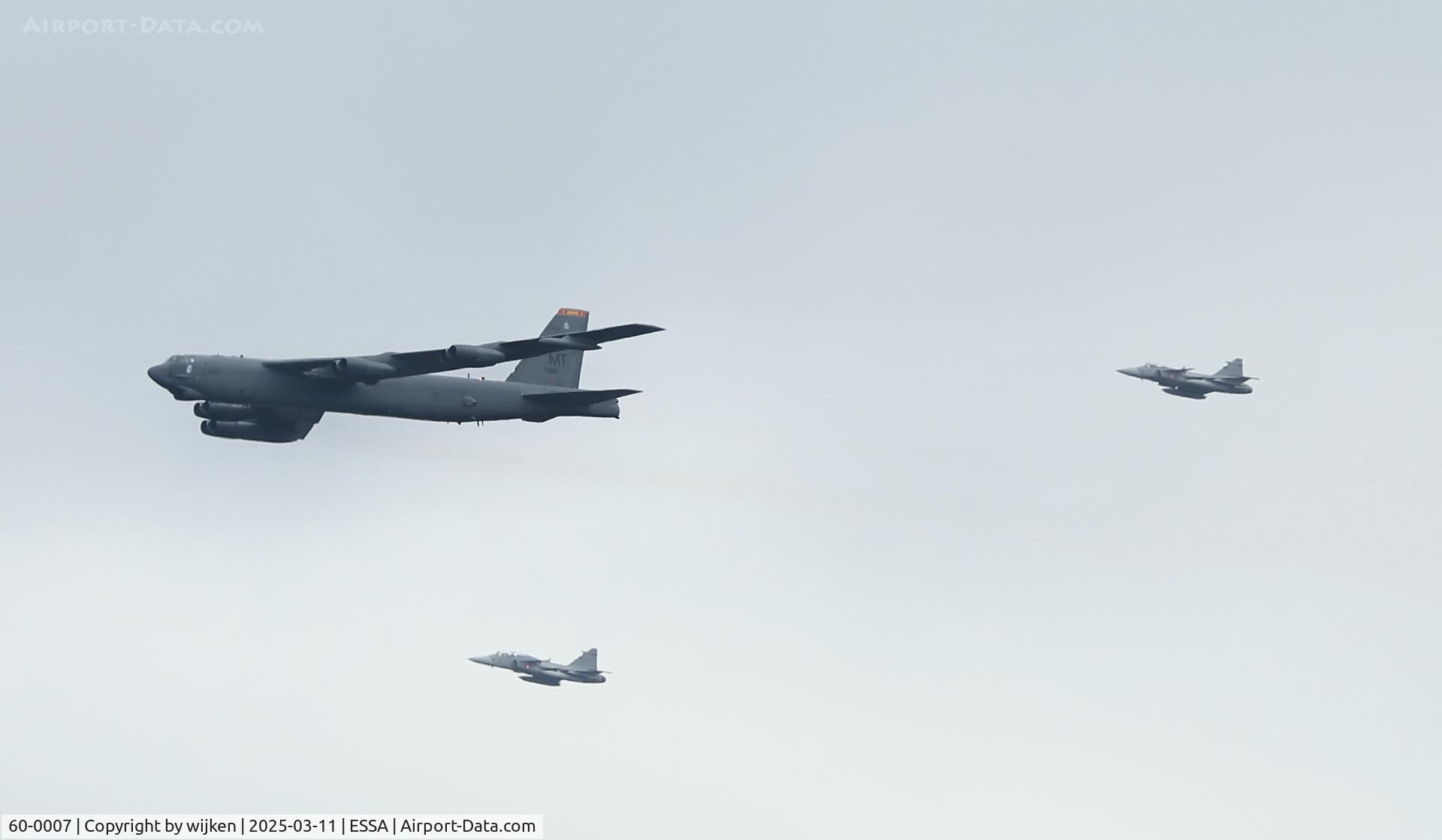 60-0007, 1960 Boeing B-52H Stratofortress C/N 464372, Escorted by two JAS 39 Gripen