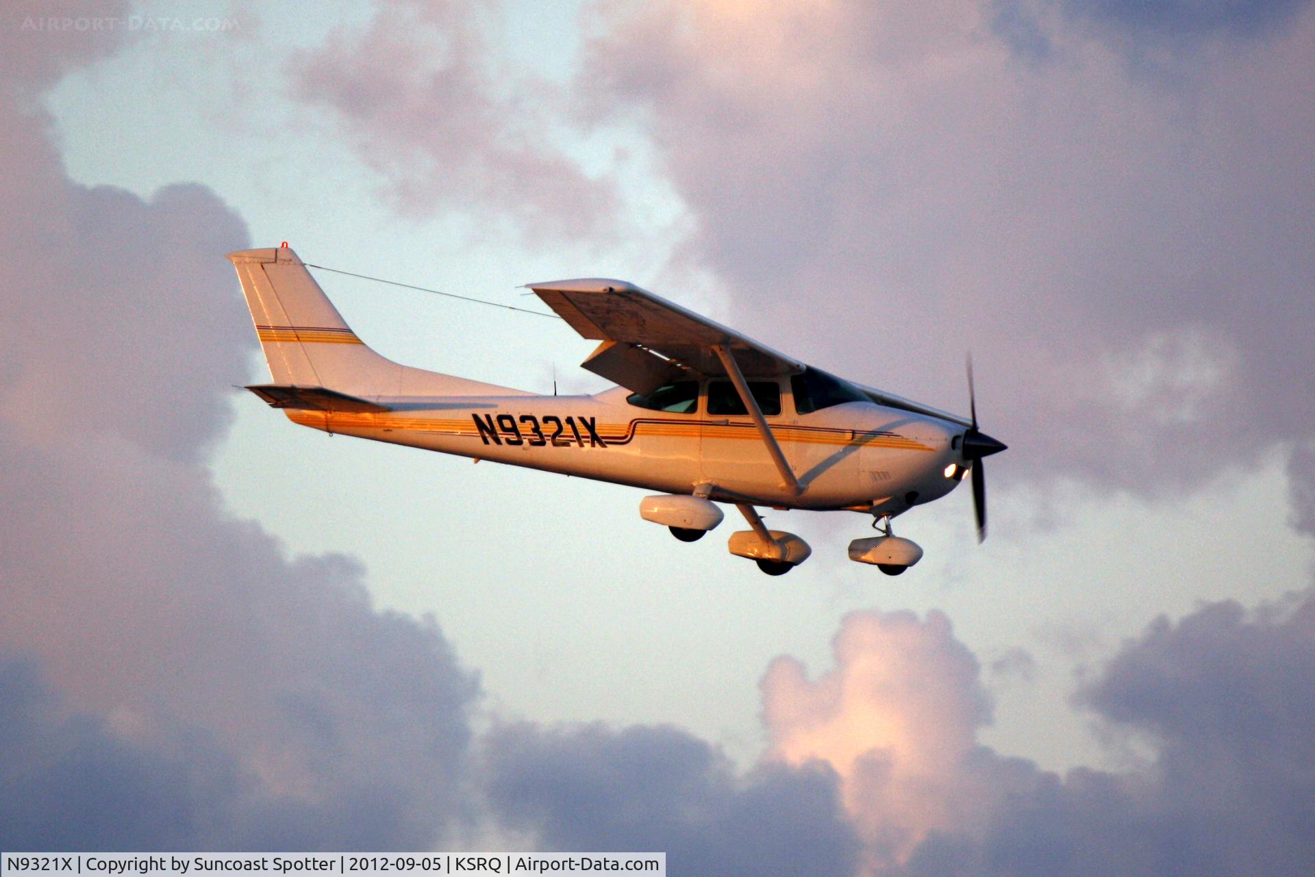 N9321X, 1985 Cessna 182R Skylane C/N 18268489, Cessna Skylane arrives at Sarasota-Bradenton International Airport