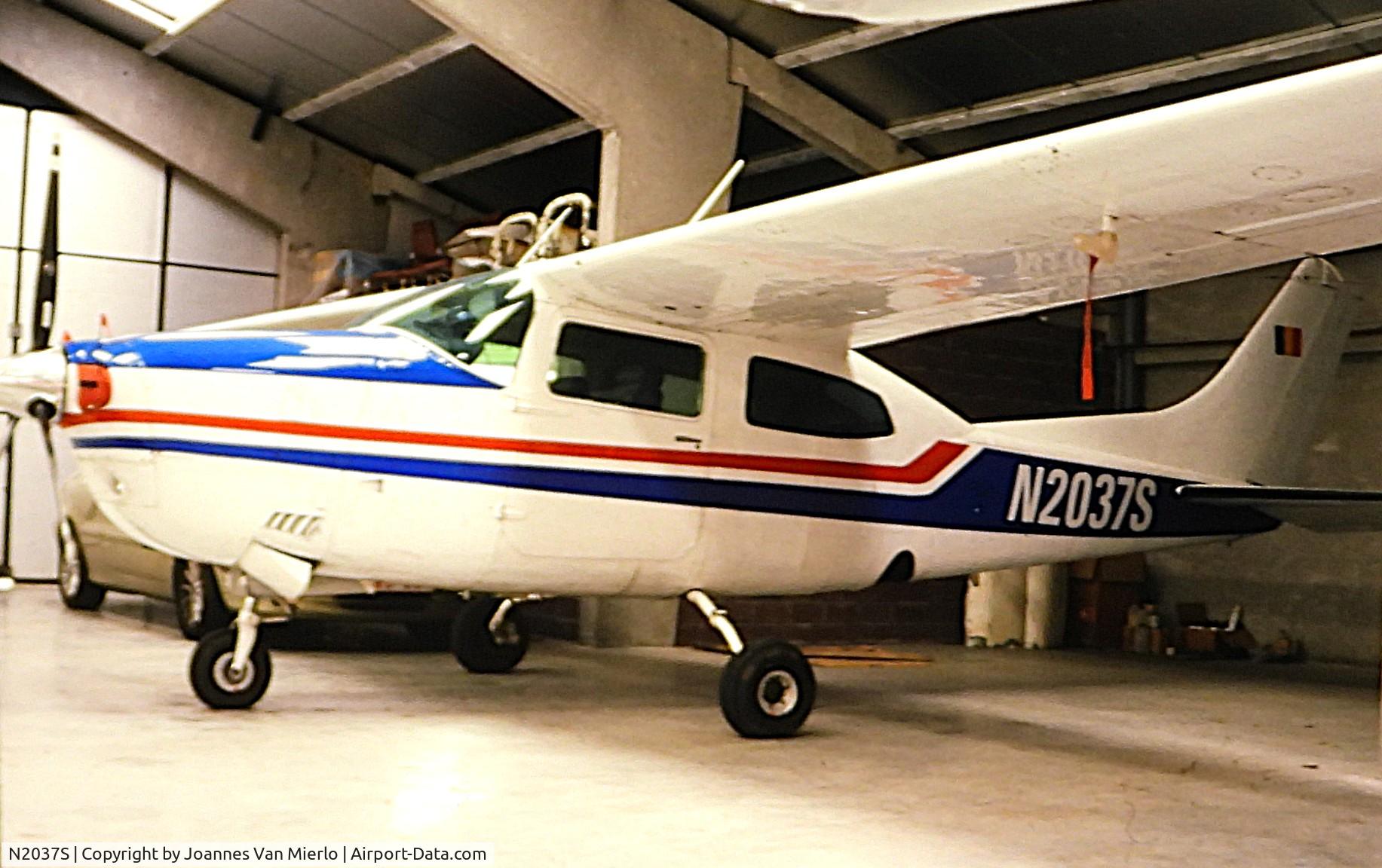 N2037S, 1975 Cessna T210L Turbo Centurion C/N 21061005, ex-slide