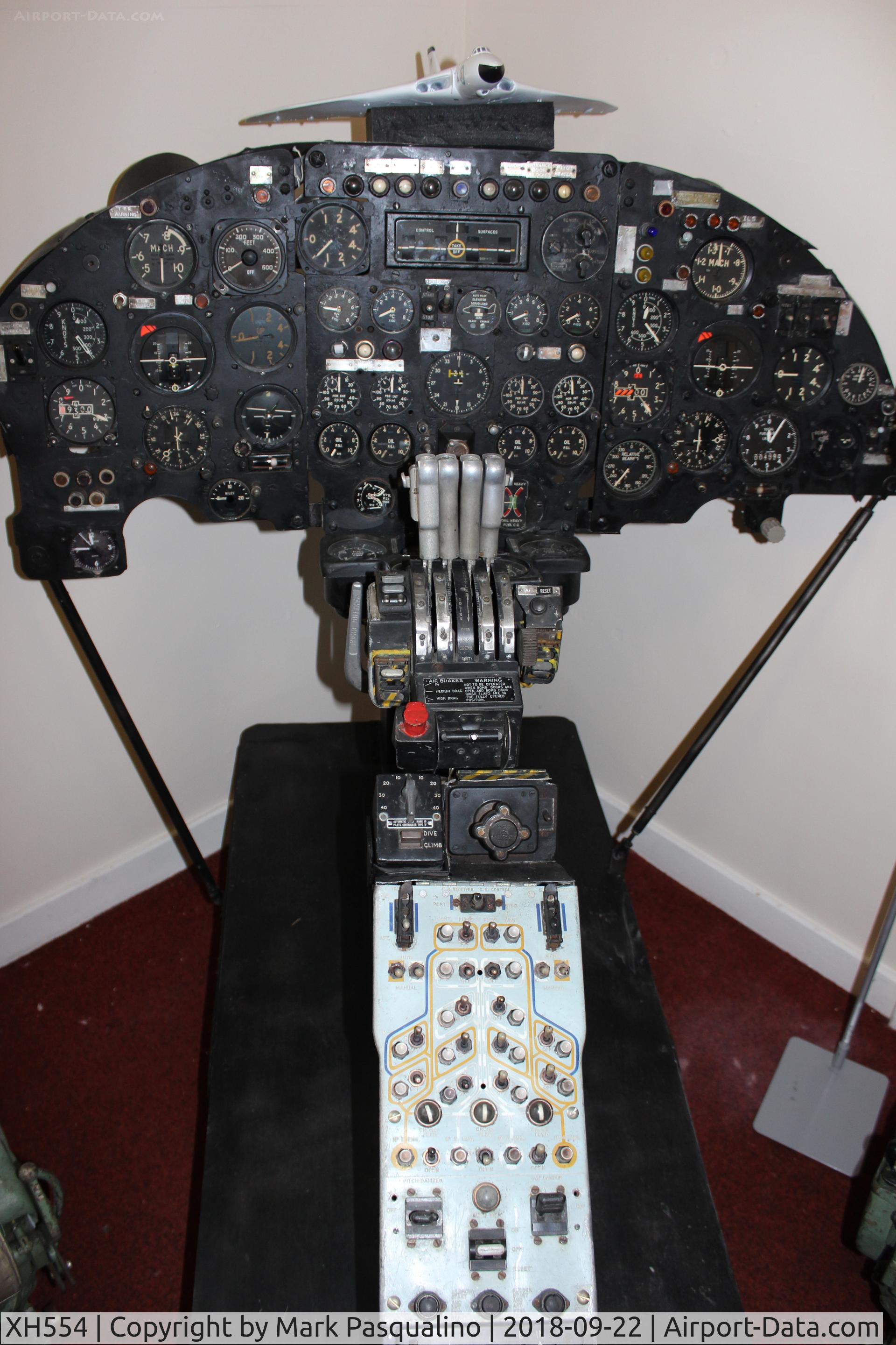 XH554, 1961 Avro Vulcan B.2 C/N Set 8, Avro Vulcan B.2, Cockpit panel