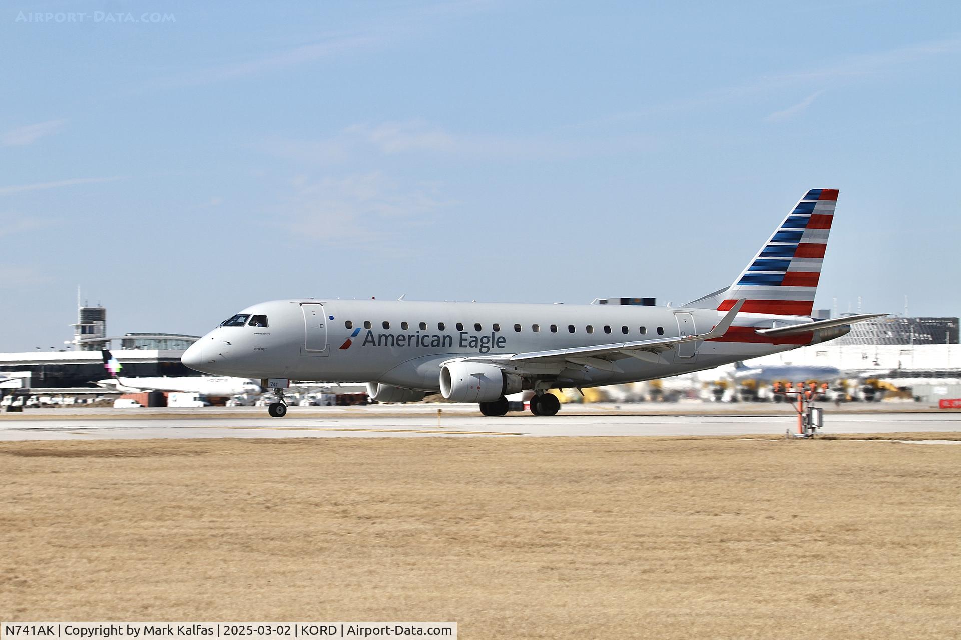 N741AK, 2006 Embraer 170SU (ERJ-170-100SU) C/N 17000138, E170 Envoy/American Airlines Embraer ERJ-170SE N741AK ENY4074 ORD-MEM