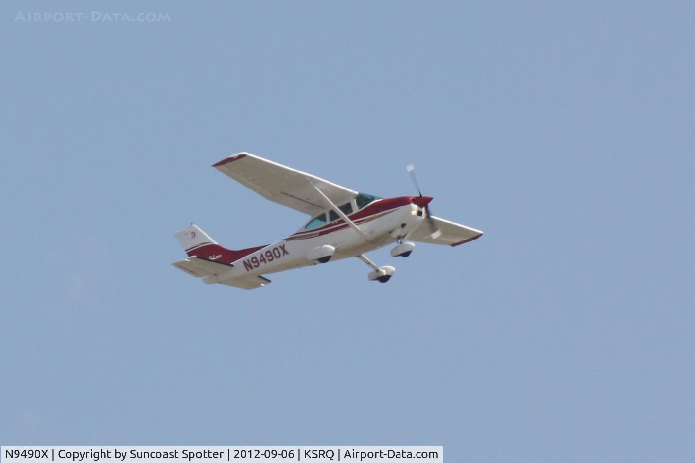 N9490X, 1985 Cessna 182R Skylane C/N 18268538, Cessna Skylane departs Sarasota-Bradenton International Airport