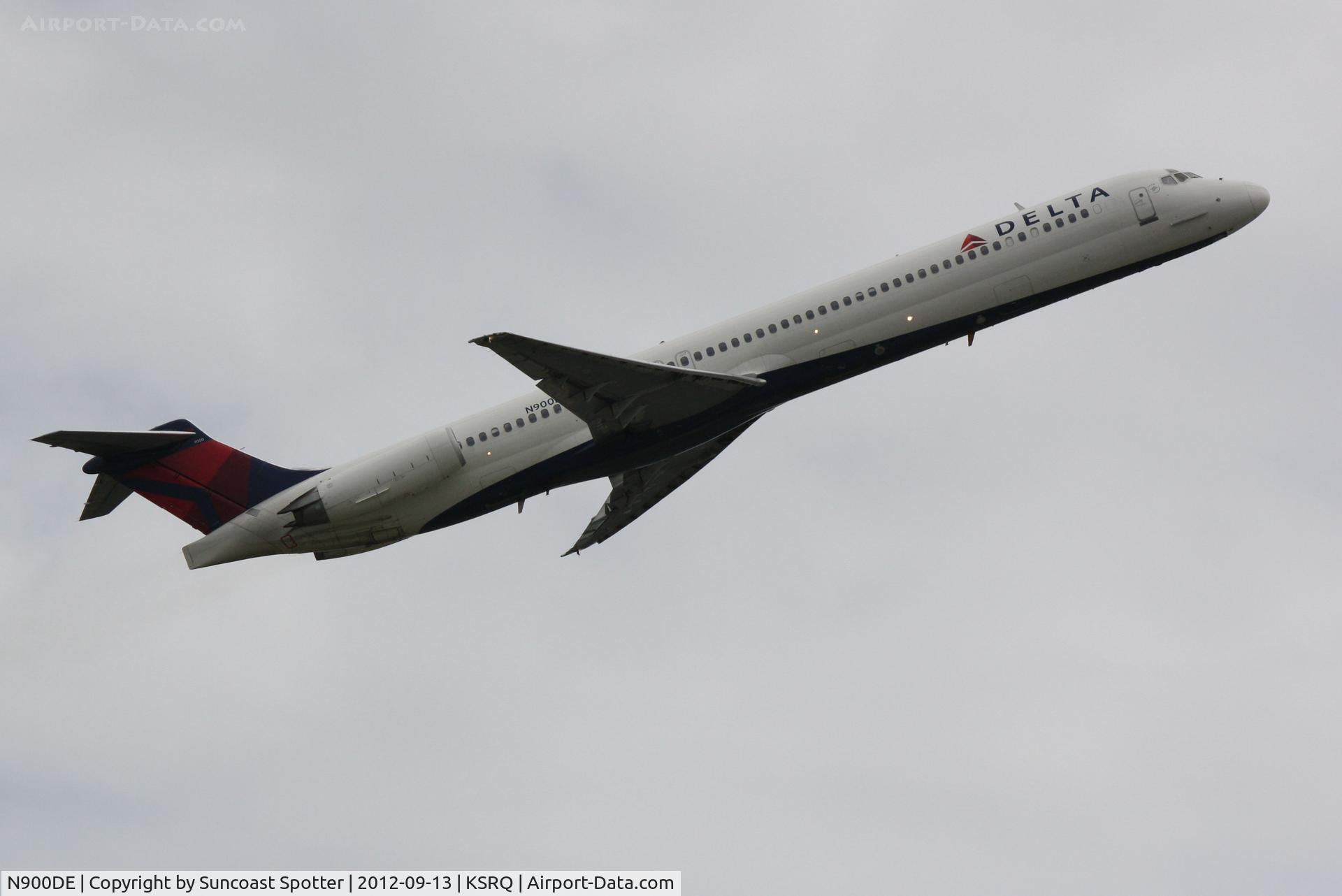 N900DE, 1992 McDonnell Douglas MD-88 C/N 53372, Delta Flight 2296 departs Sarasota-Bradenton International Airport enroute to Hartsfield-Jackson International Airport