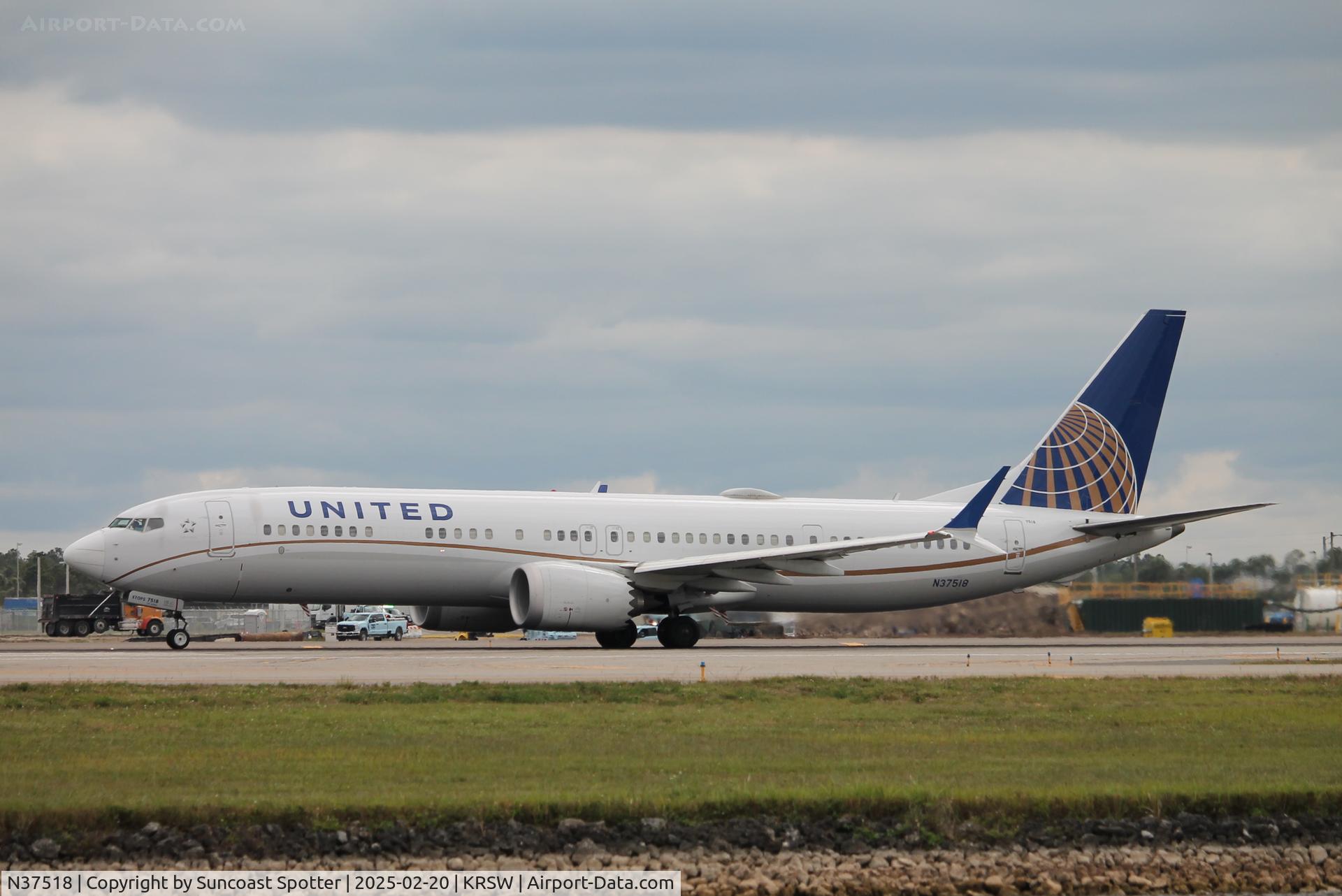 N37518, 2019 Boeing 737-9 MAX C/N 64495, United Flight 2390 departs Runway 6 at Southwest Florida International Airport enroute to Houston-Bush Intercontinental Airport