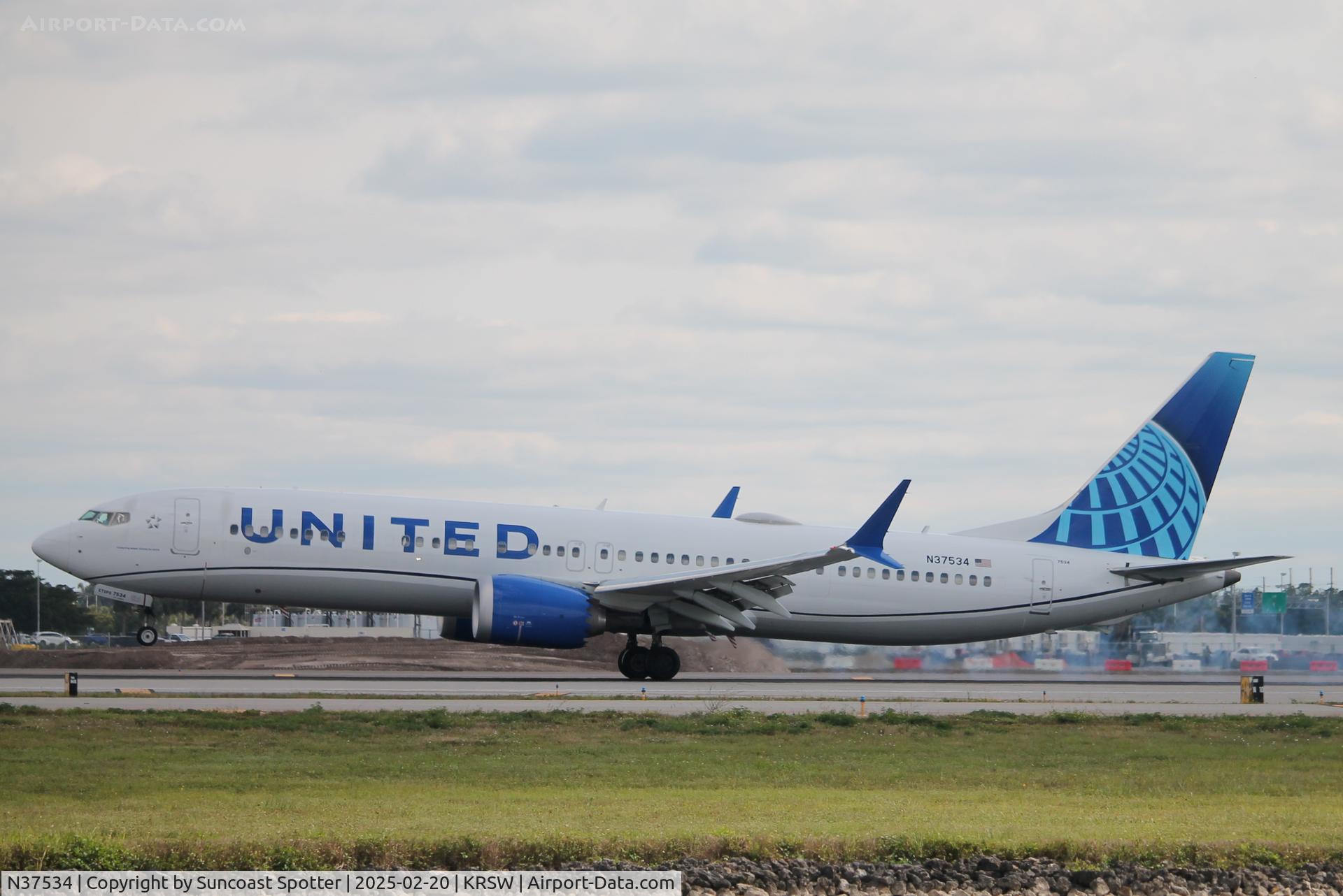 N37534, 2022 Boeing 737-9 MAX C/N 66121, United Flight 2059 arrives on Runway 6 at Southwest Florida International Airport following flight from Newark-Liberty International Airport