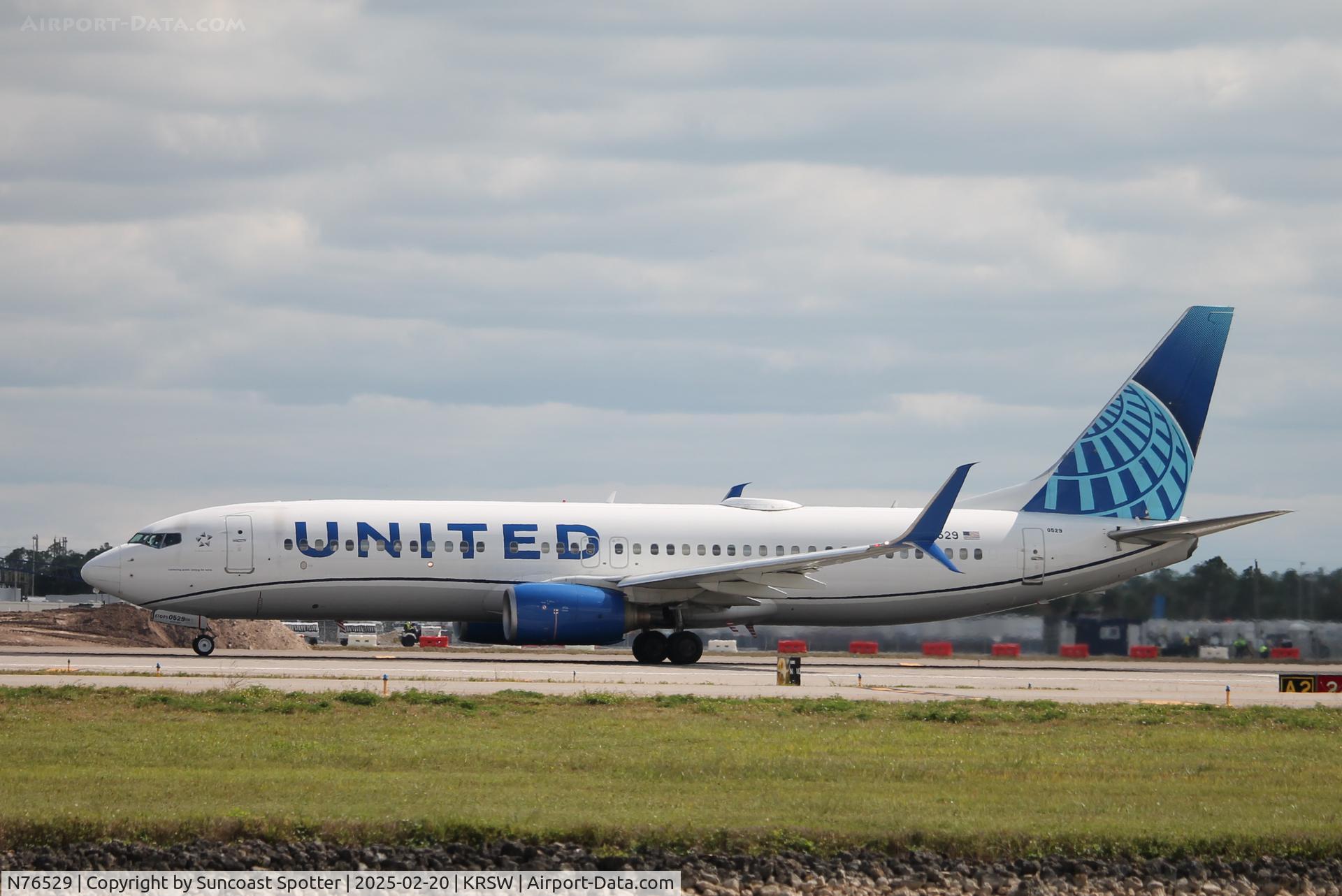 N76529, 2010 Boeing 737-824 C/N 31652, United Flight 1728 departs Runway 6 at Southwest Florida International Airport enroute to Washington-Dulles international Airport