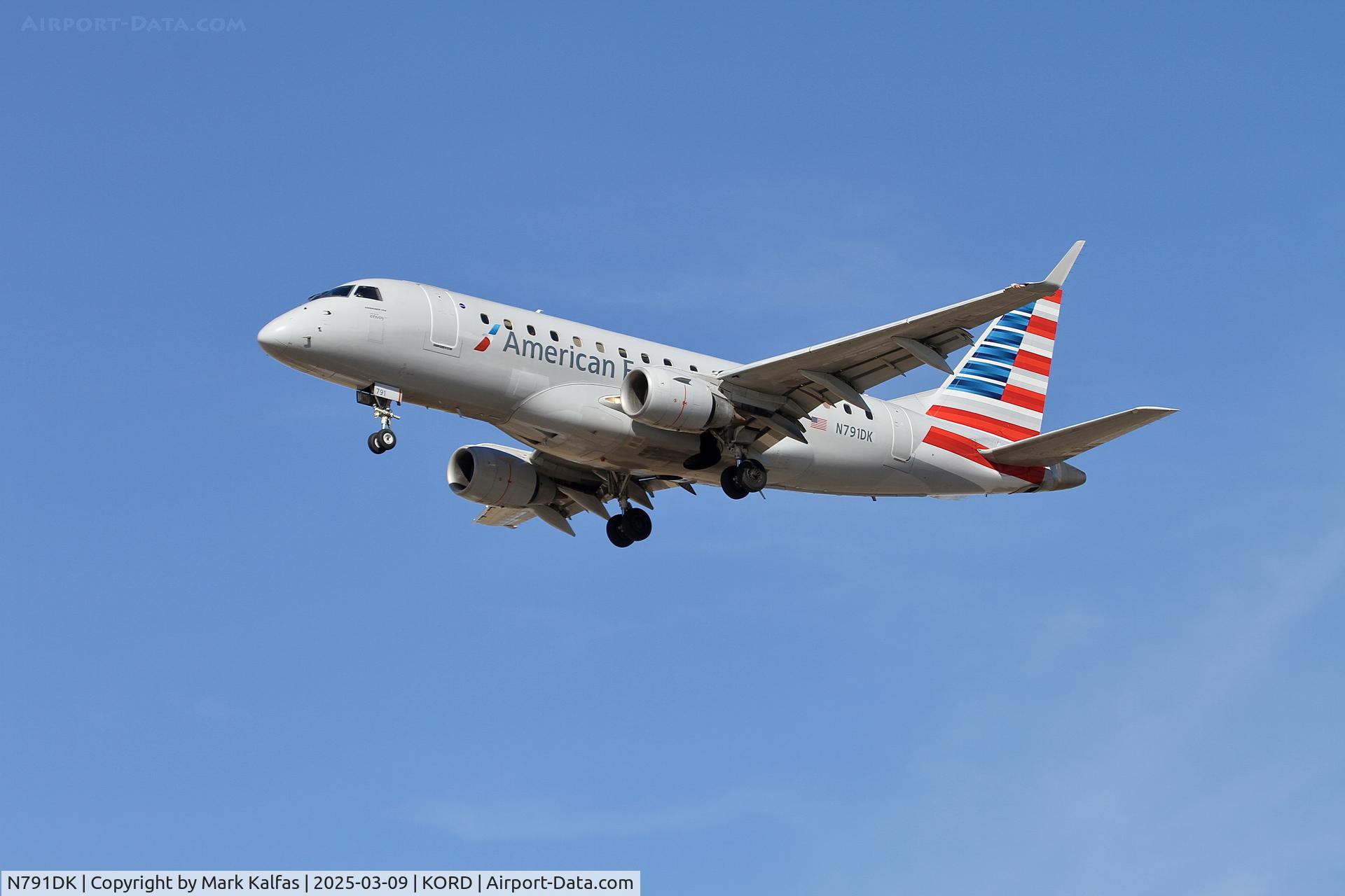 N791DK, 2004 Embraer 170SU (ERJ-170-100SU) C/N 17000019, E170 ENVOY / AMERICAN EAGLE EMBRAER ERJ 170-100 SE N791DK ENY3908 IND-ORD