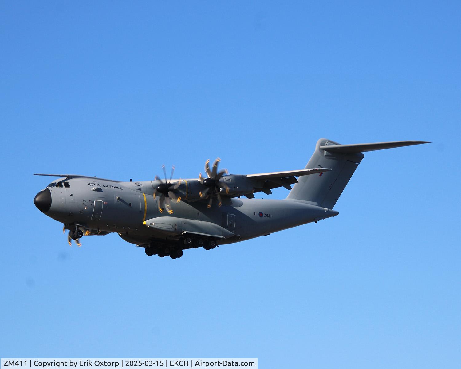 ZM411, 2016 Airbus A400M-180 Atlas C.1 C/N 039, ZM411 landing rw 22L