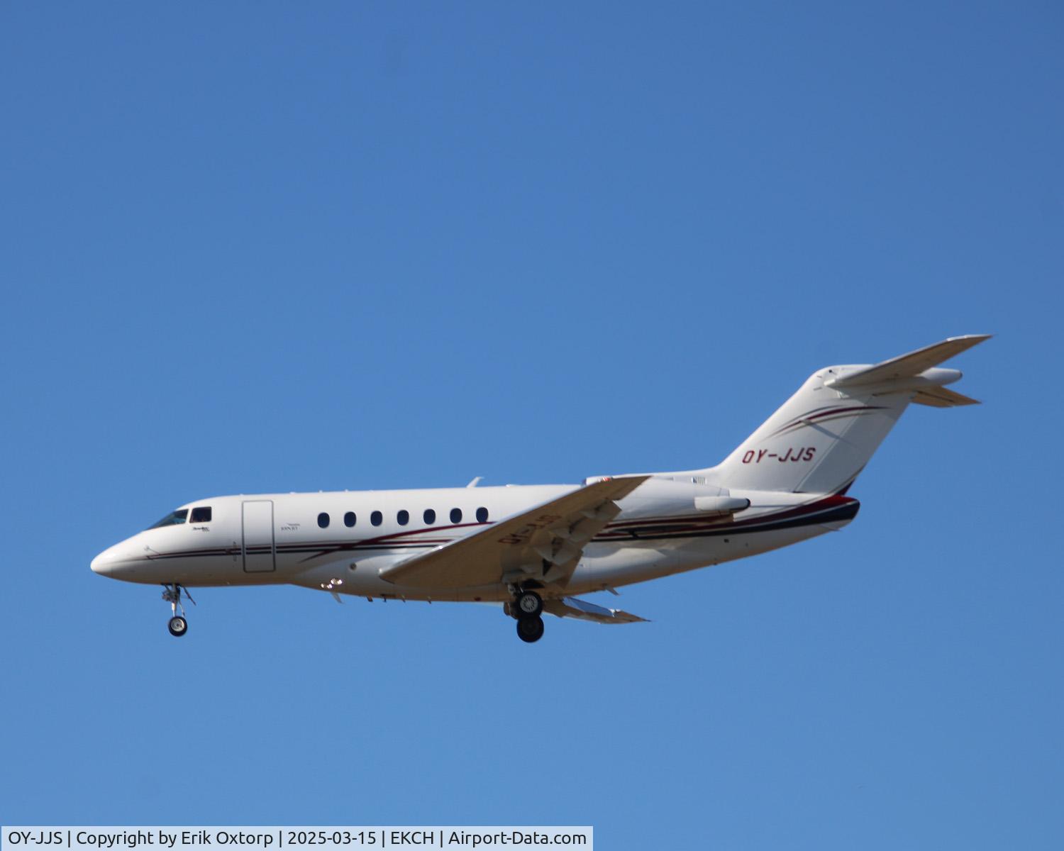 OY-JJS, 2009 Hawker Beechcraft 4000 C/N RC-39, OY-JJS landing rw 22L