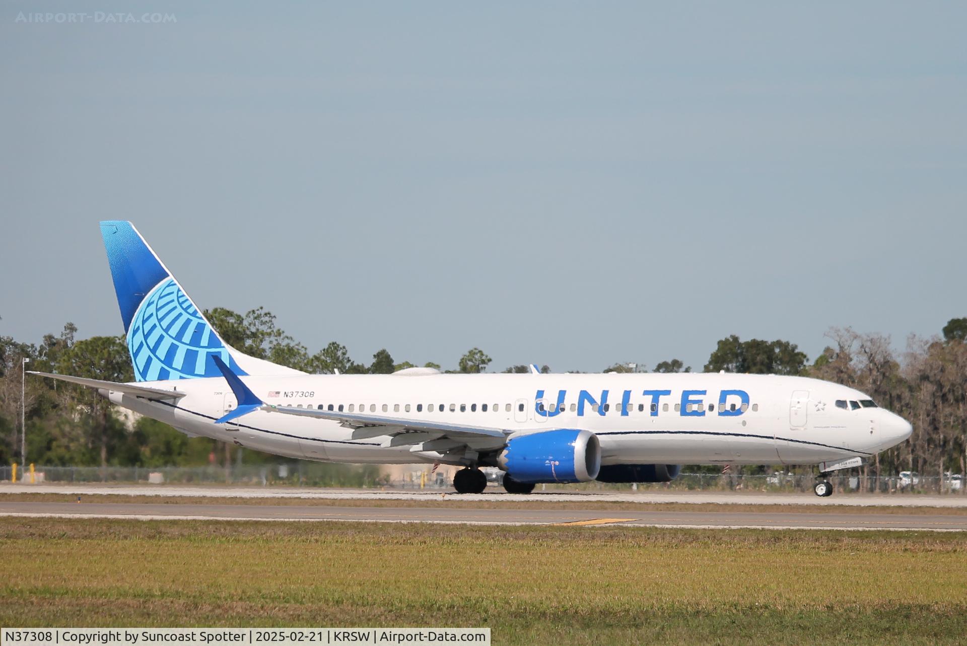 N37308, 2023 Boeing 737-8 MAX C/N 67564, United Flight 1588 departs Runway 6 at Southwest Florida International Airport enroute to Chicago-O’Hare International Airport