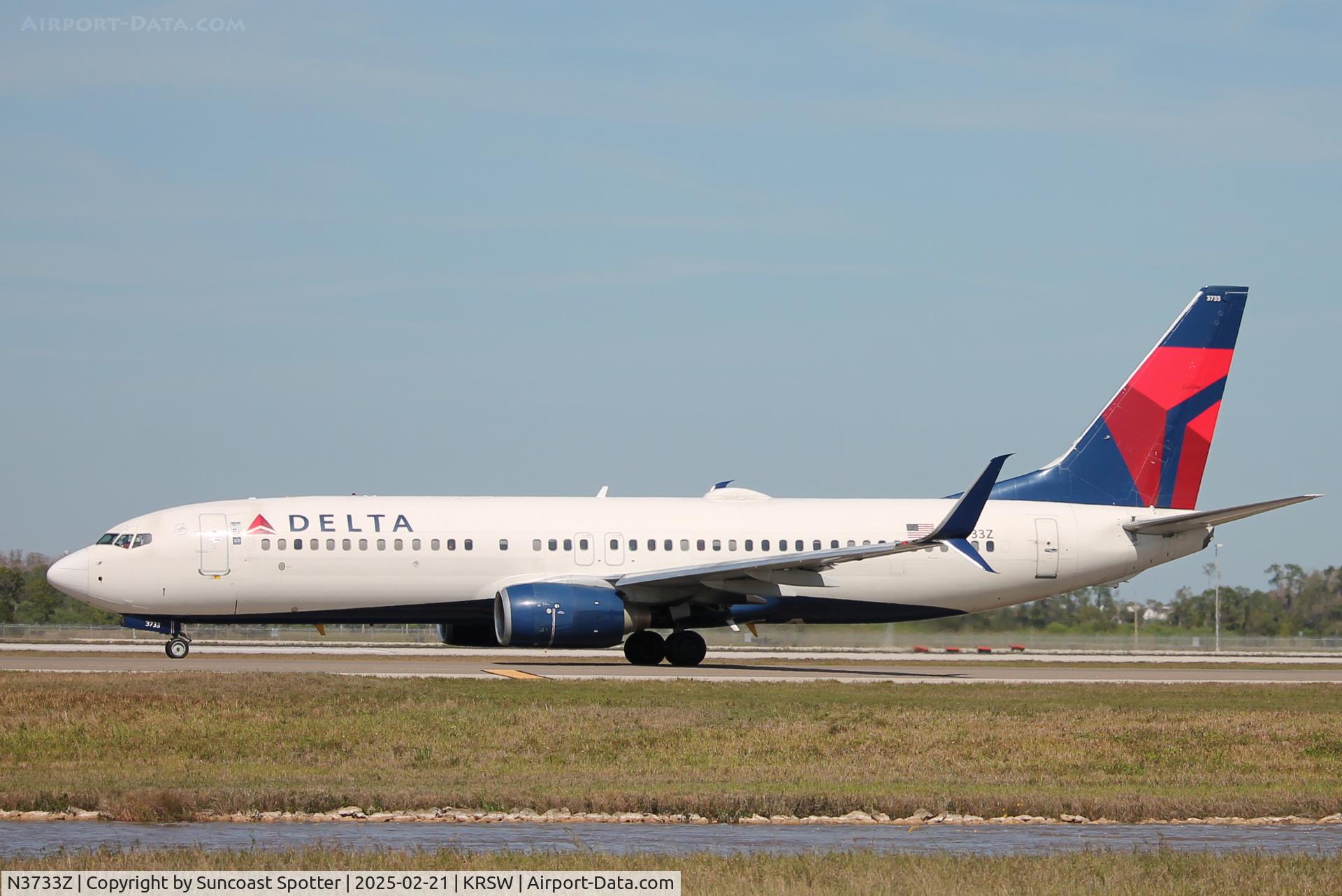 N3733Z, 2000 Boeing 737-832 C/N 30539, Delta Flight 564 taxis at Southwest Florida International Airport prior to flight to Boston-Logan International Airport