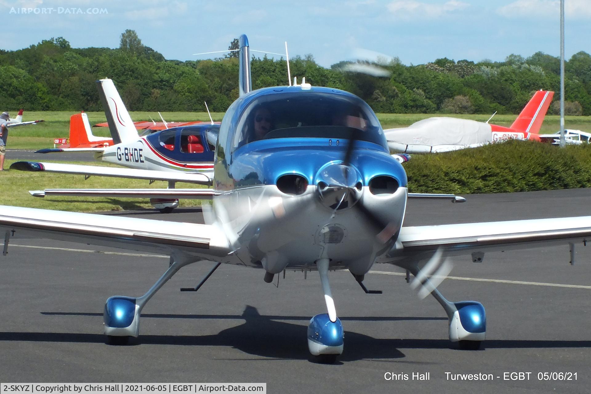 2-SKYZ, 2012 Cirrus SR-22 GTS X Carbon C/N 3828, Turweston
