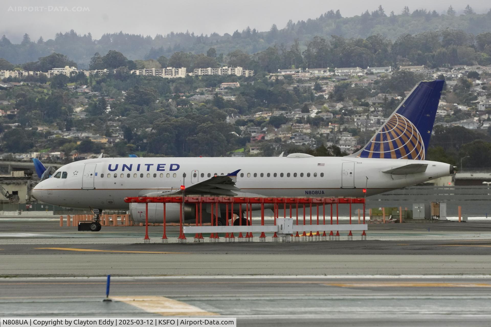 N808UA, 1998 Airbus A319-131 C/N 804, Departing runway 10 SFO 2025