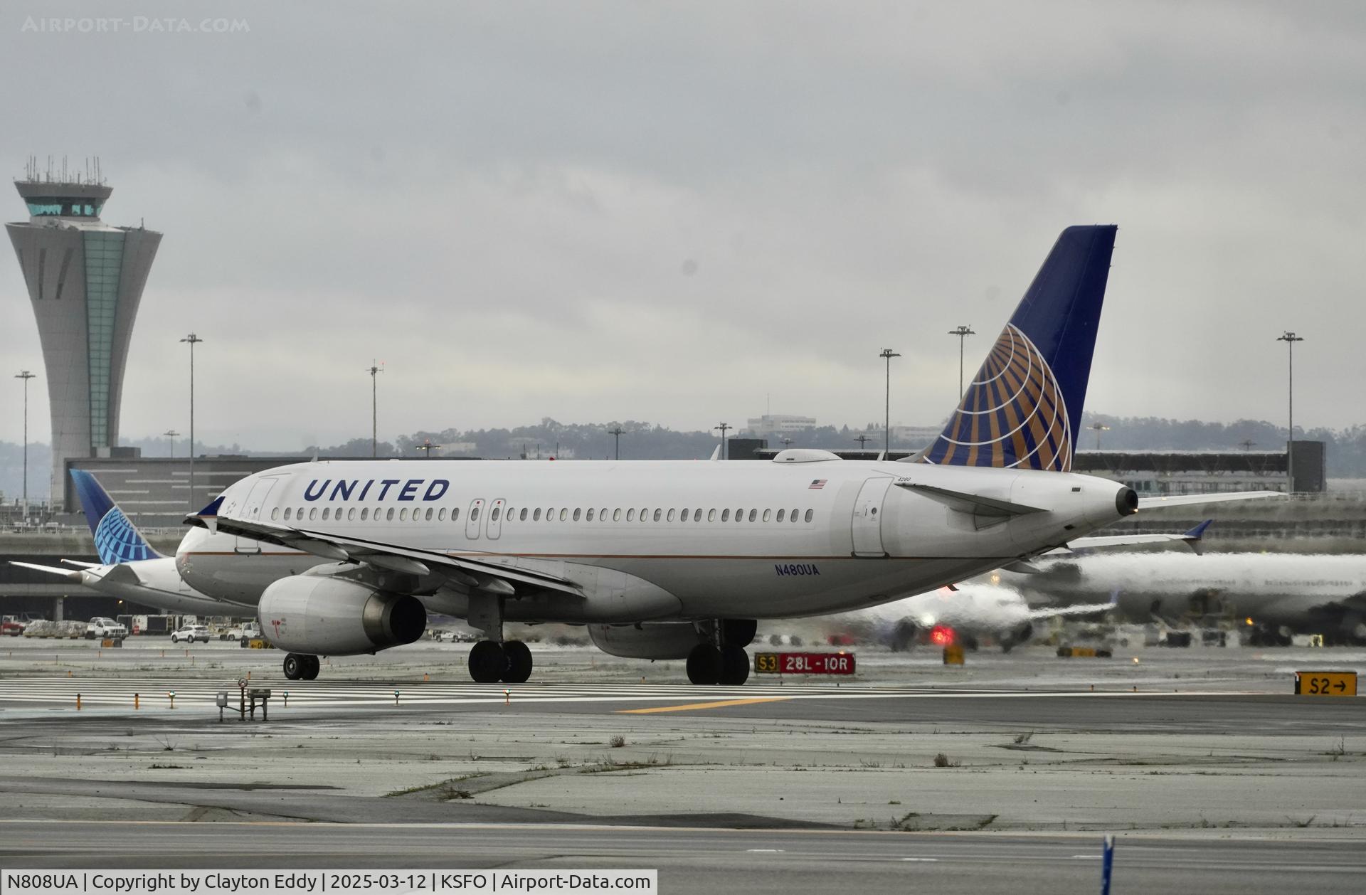 N808UA, 1998 Airbus A319-131 C/N 804, Departing runway 10 SFO 2025