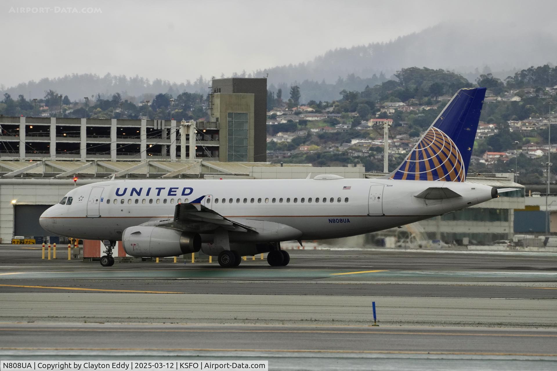 N808UA, 1998 Airbus A319-131 C/N 804, Departing runway 10 SFO 2025