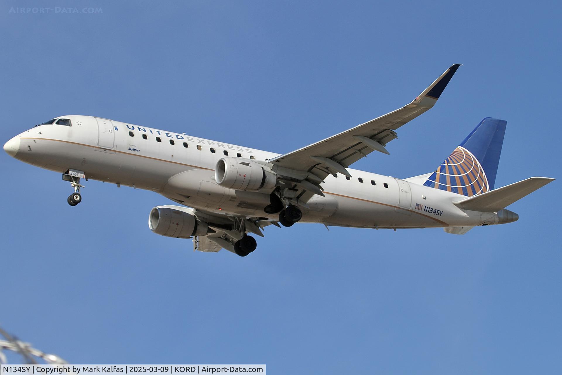 N134SY, 2015 Embraer 175LR (ERJ-170-200LR) C/N 17000458, E75L SKYWEST /UNITED EXPRESS Embraer 175LR (ERJ-170-200LR) N134SY SKW5231 XNA- ORD