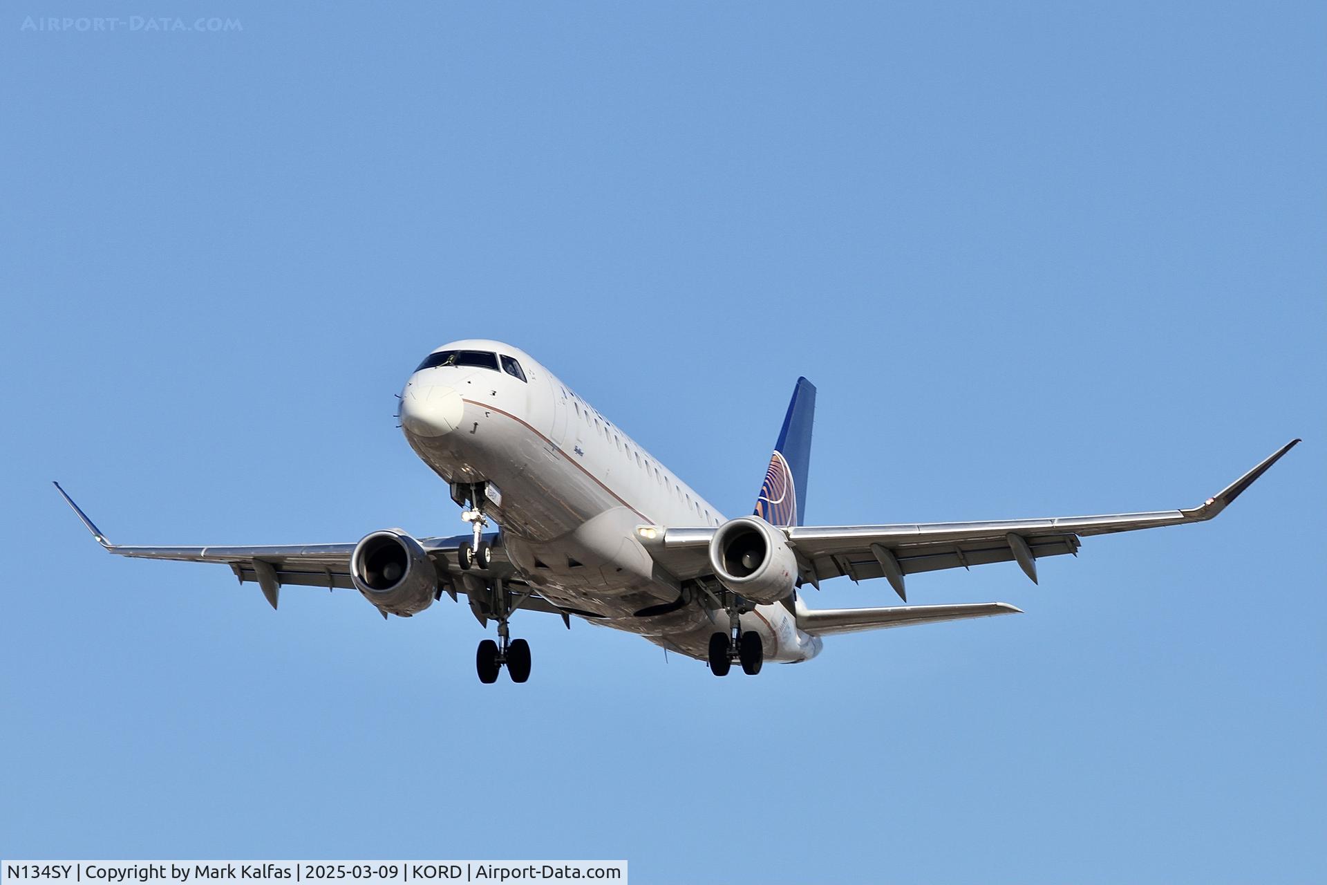 N134SY, 2015 Embraer 175LR (ERJ-170-200LR) C/N 17000458, E75L SKYWEST /UNITED EXPRESS Embraer 175LR (ERJ-170-200LR) N134SY SKW5231 XNA- ORD