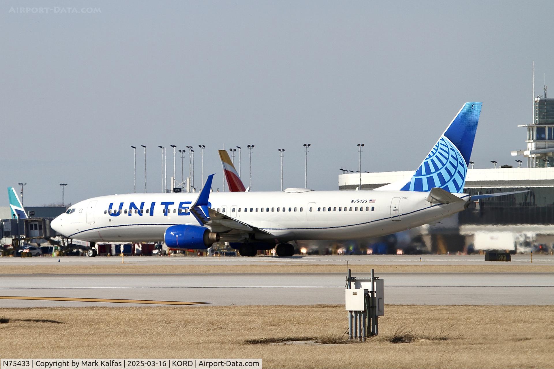 N75433, 2009 Boeing 737-924/ER C/N 33527, B739 United Airlines BOEING 737-924ER N75433 UAL1401 RSW-ORD