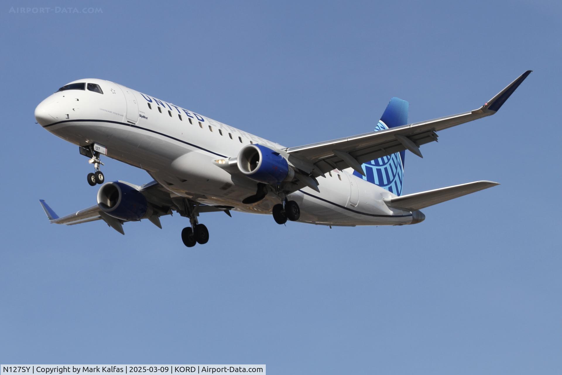 N127SY, 2014 Embraer 175LR (ERJ-170-200LR) C/N 17000441, E75L SkyWest/United Express EMBRAER 175 N127SY SKW5529 COS-ORD