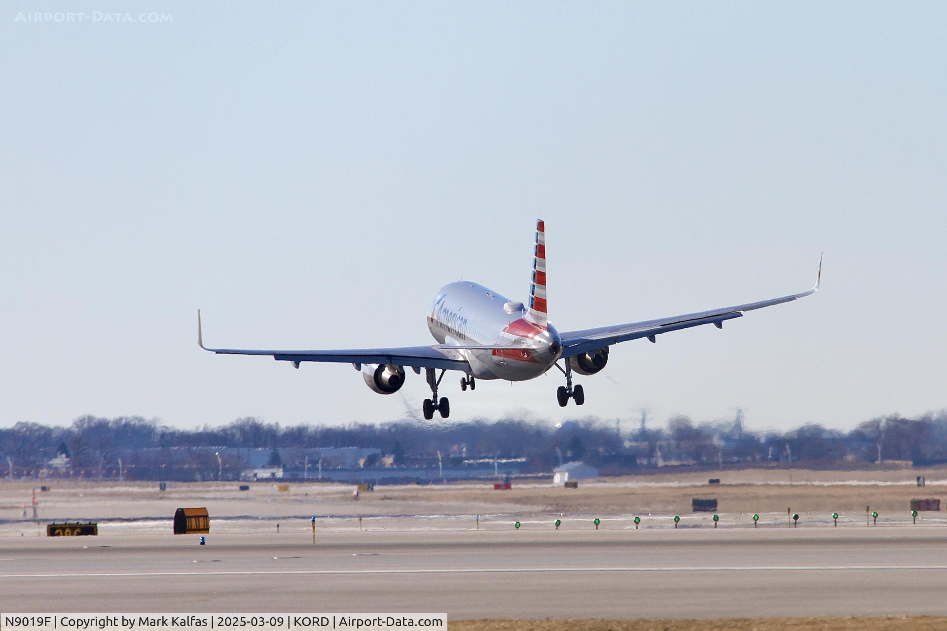 N9019F, 2014 Airbus A319-115 C/N 6154, A319 AMERICAN AIRLINES AIRBUS A319-115 N9019F AA2367 SAT-ORD