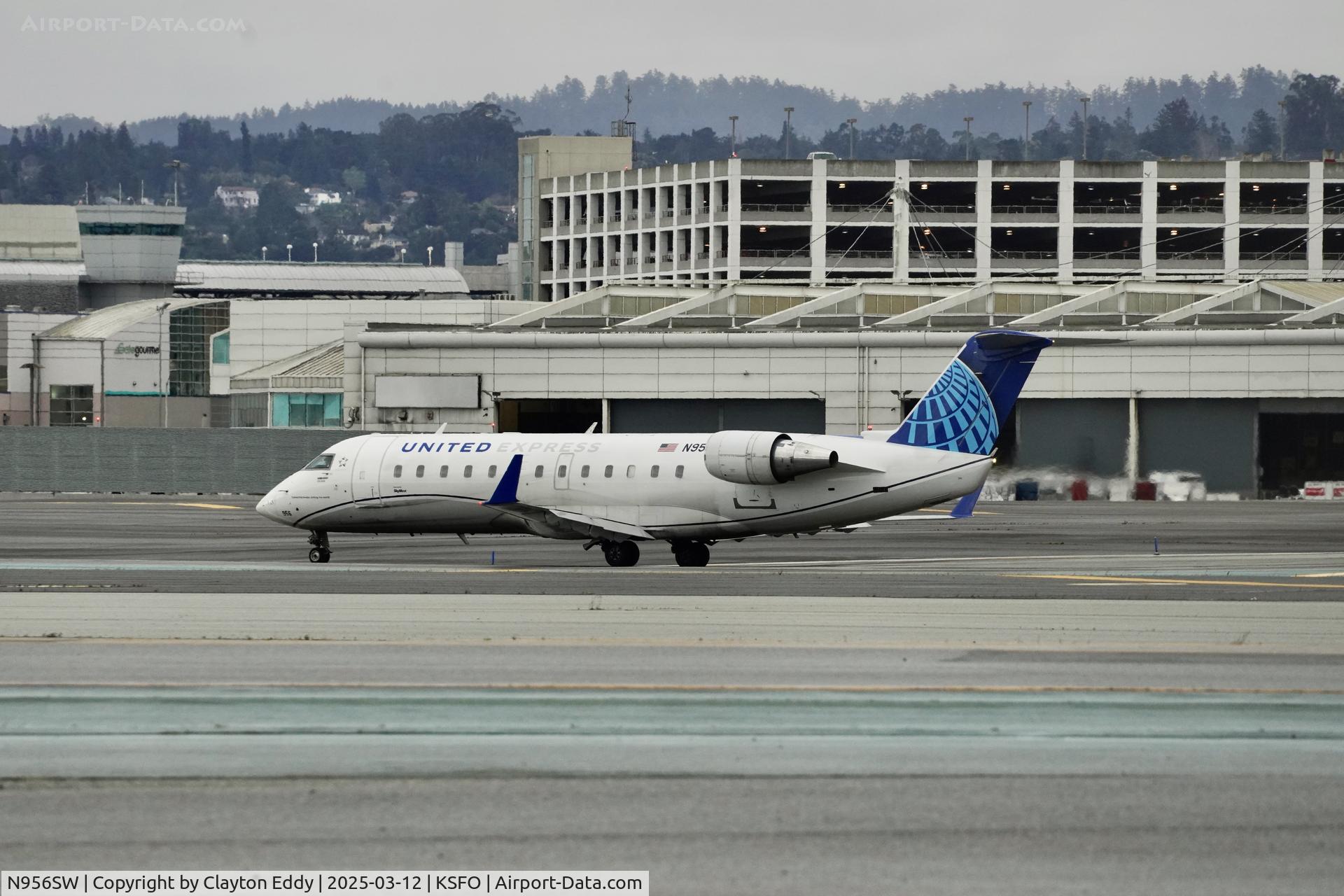 N956SW, 2003 Canadair CL-600-2B19 Regional Jet CRJ-200LR C/N 7825, Departing runway 10 SFO 2025