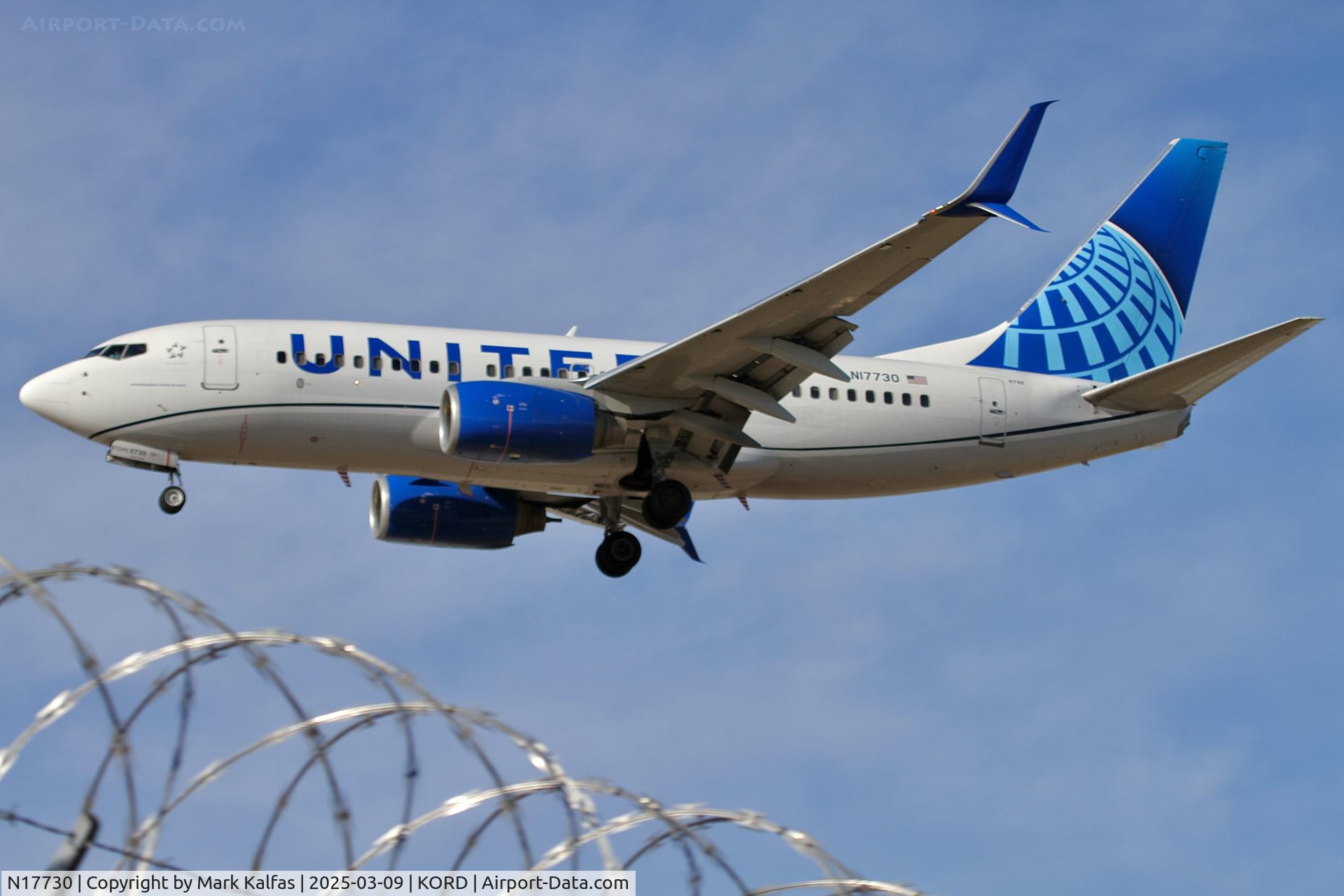 N17730, 1999 Boeing 737-724 C/N 28798, B737 United Airlines BOEING 737-724 N17730 UAL1269 ABQ-ORD