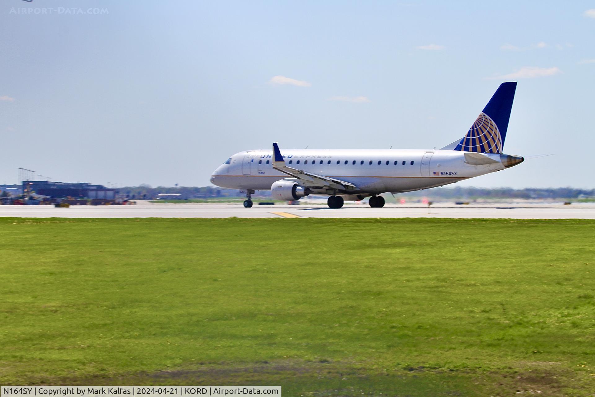 N164SY, 2016 Embraer 175LR (ERJ-170-200LR) C/N 17000603, E75L SkyWest / United Express EMBRAER 175 (long wing) N164SY Departing 22L KORD
