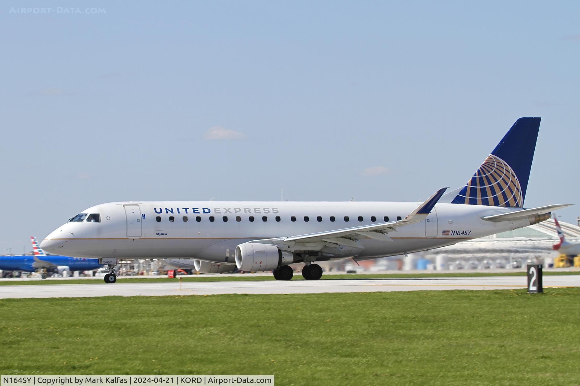 N164SY, 2016 Embraer 175LR (ERJ-170-200LR) C/N 17000603, E75L SkyWest / United Express EMBRAER 175 (long wing) N164SY Departing 22L KORD