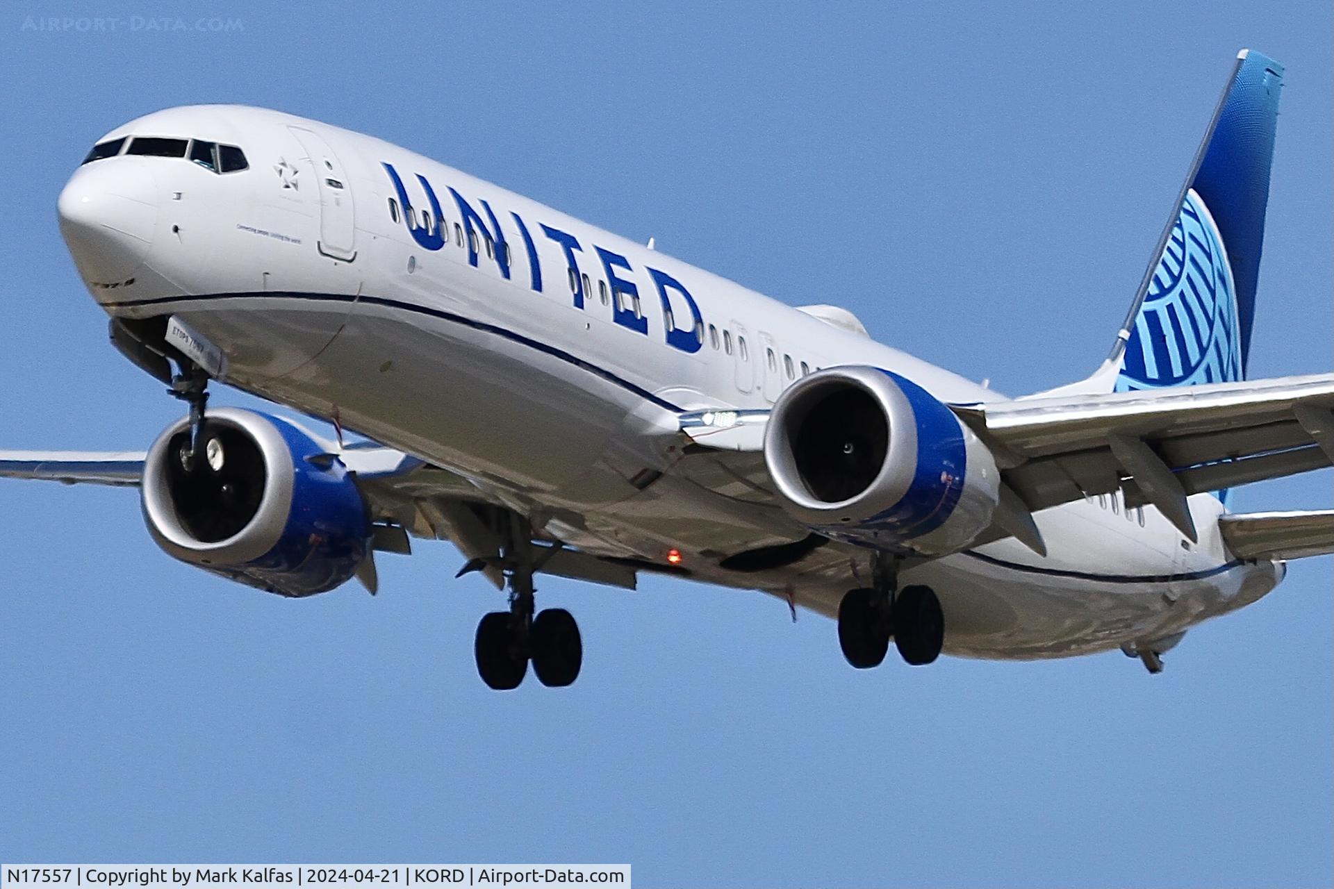 N17557, 2023 Boeing 737-9 MAX C/N 67584, B39M United Airlines Boeing 737-9 MAX N17557, 28R approach KORD.