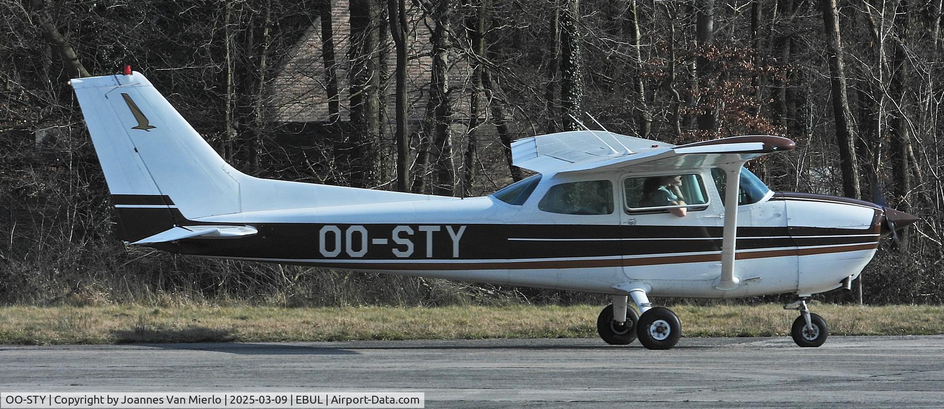 OO-STY, Cessna 172N C/N 17270980, Ursel