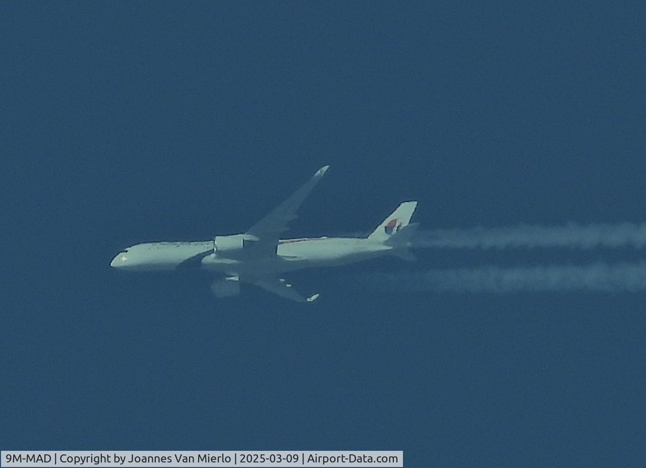 9M-MAD, 2018 Airbus A350-941 C/N 183, MH4 KUL-LHR cruising over Belgium