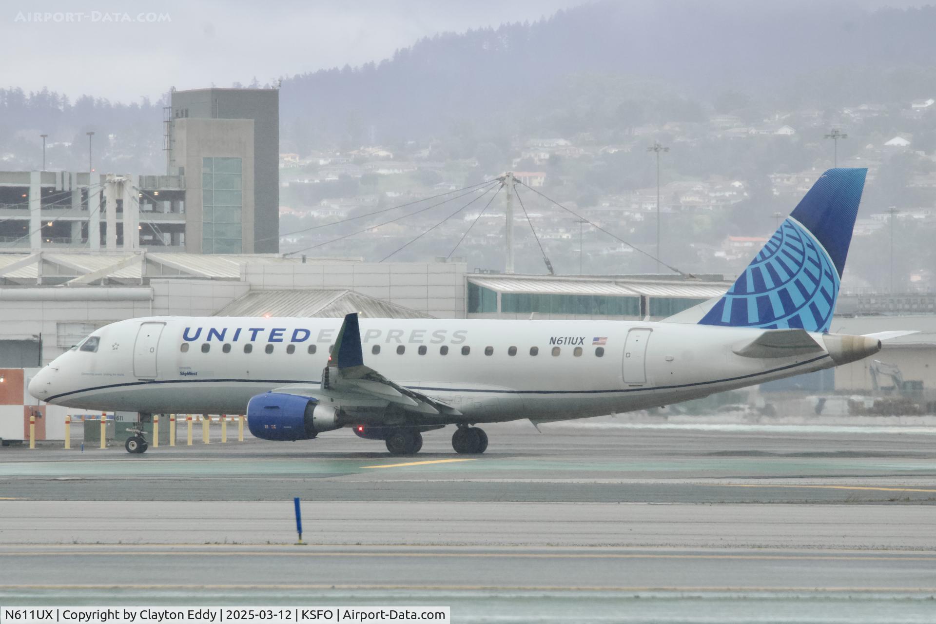 N611UX, 2019 Embraer 175LR (ERJ-170-200LR) C/N 17000811, Departing runway 10 SFO 2025