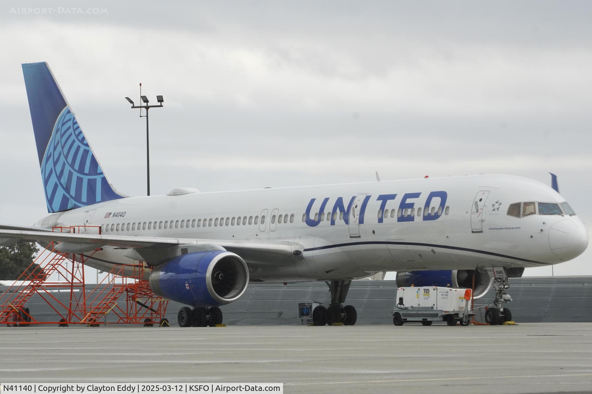 N41140, 2000 Boeing 757-224 C/N 30353, SFO 2025