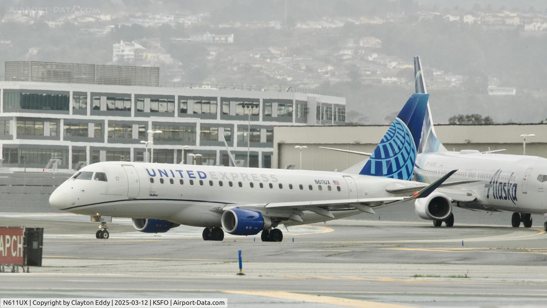 N611UX, 2019 Embraer 175LR (ERJ-170-200LR) C/N 17000811, Departing runway 10 SFO 2025