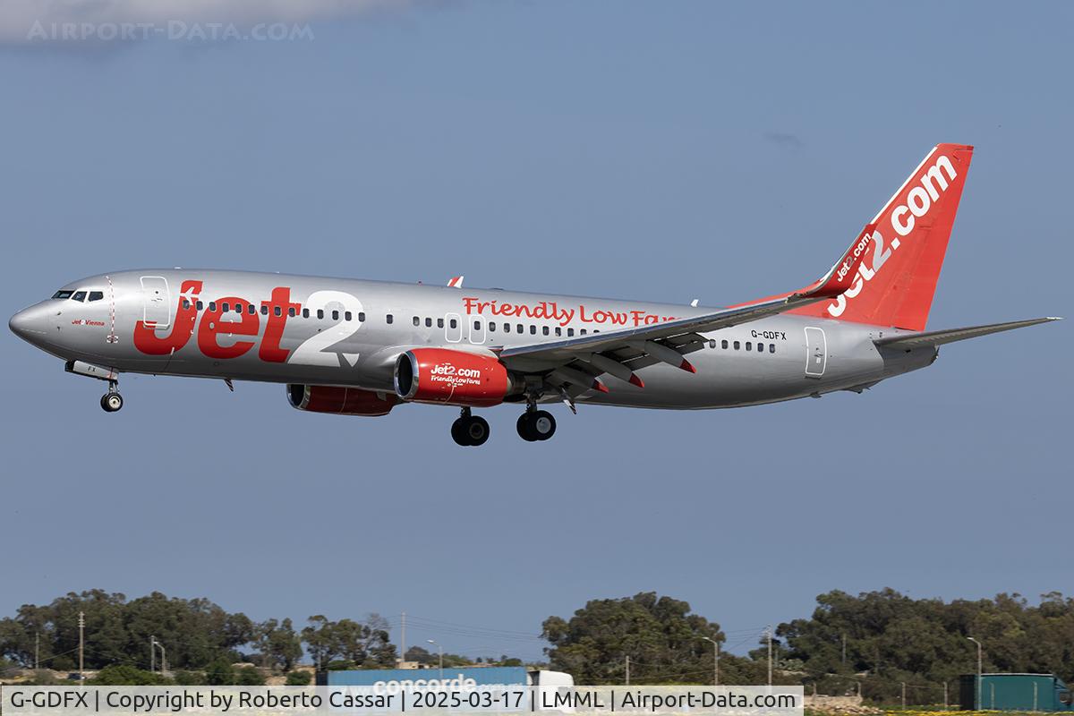 G-GDFX, 2000 Boeing 737-8K5 C/N 27987, Runway 31