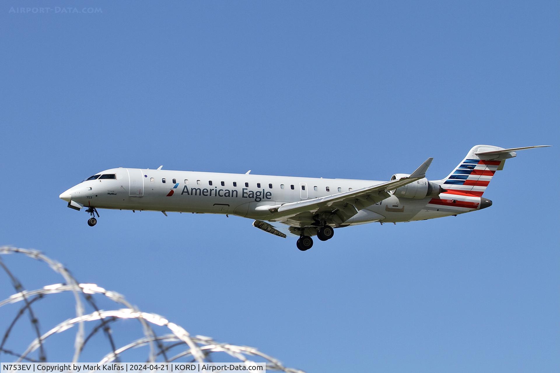 N753EV, 2004 Bombardier CRJ-701 (CL-600-2C10) Regional Jet C/N 10169, CRJ7 SKYWEST AIRLINES / AMERICAN EAGLE Bombardier CRJ-701 N753EV, 28C APPROACH KORD