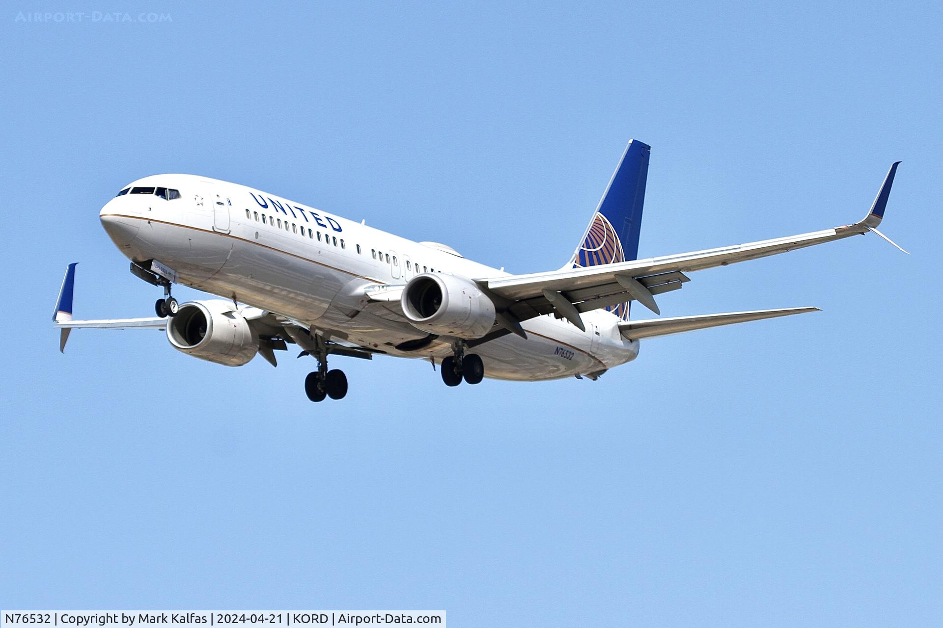 N76532, 2016 Boeing 737-824 C/N 62749, B738 United Airlines Boeing 737-824 N76532 on approach to 28C