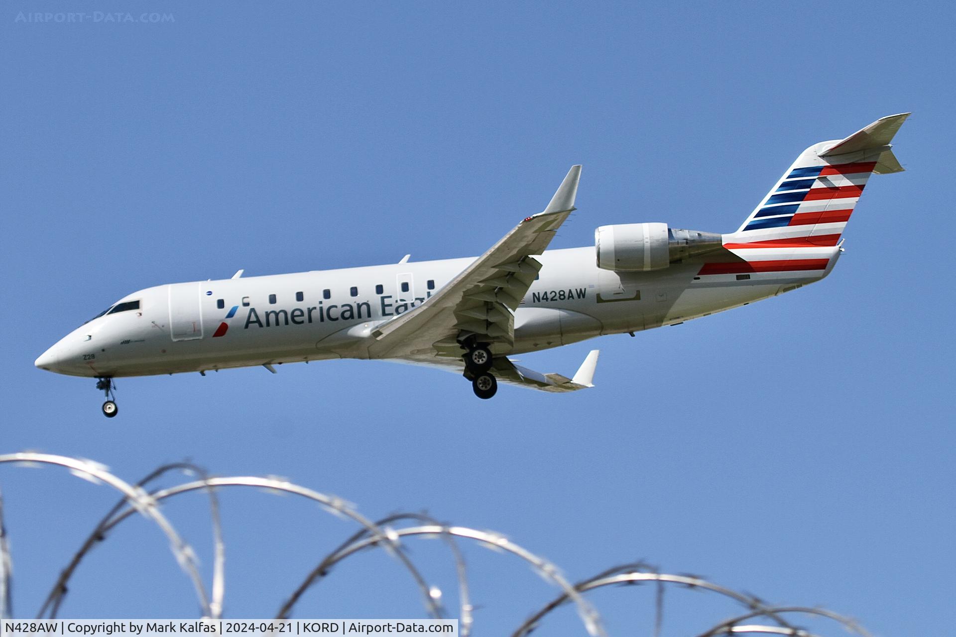 N428AW, 2002 Bombardier CRJ-200LR (CL-600-2B19) C/N 7695, CRJ2 Air Wisconsin/ American Eagle BOMBARDIER INC CL-600-2B19 N428AW 28C approach KORD