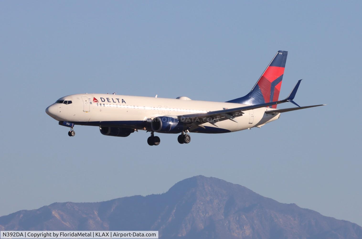 N392DA, 2000 Boeing 737-832 C/N 30561, DAL 738 zx ind-lax