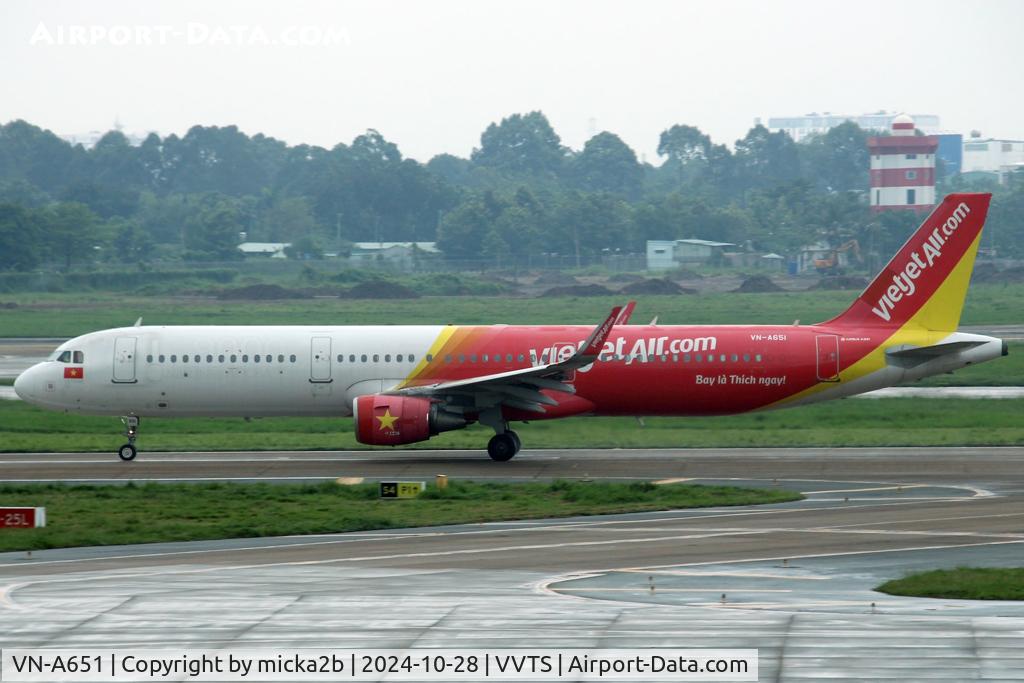 VN-A651, 2012 Airbus A321-211 C/N 5295, Taxiing