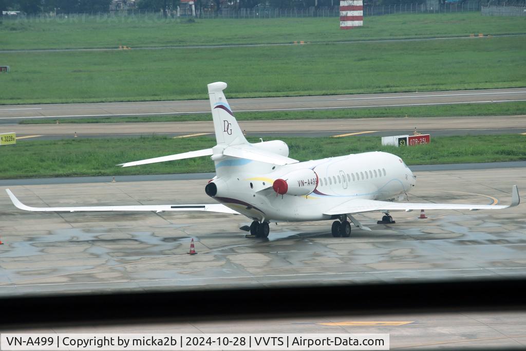 VN-A499, 2019 Dassault Falcon 8X C/N 447, Parked