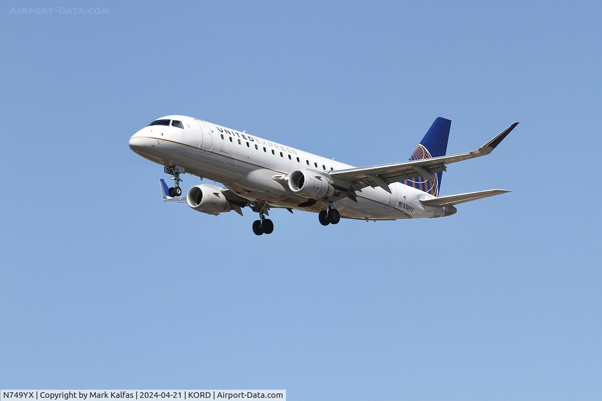 N749YX, 2017 Embraer 175LR (ERJ-170-200LR) C/N 17000685, E75L Republic Airways./United Express EMBRAER ERJ 170-200 LR N749YX 28C approach KORD