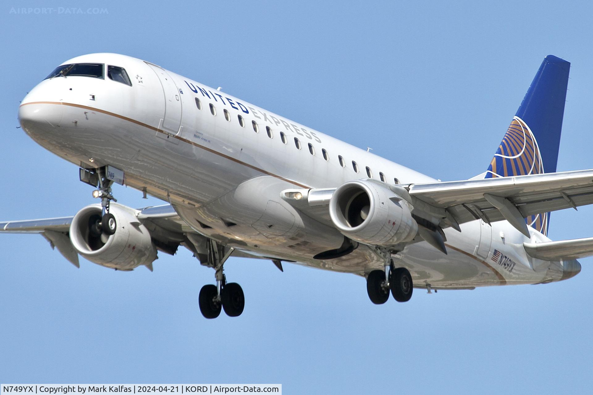 N749YX, 2017 Embraer 175LR (ERJ-170-200LR) C/N 17000685, E75L Republic Airways./United Express EMBRAER ERJ 170-200 LR N749YX 28C approach KORD