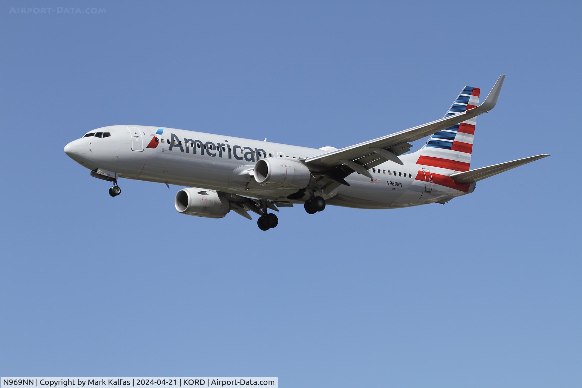N969NN, 2015 Boeing 737-823 C/N 31215, B738 American Airlines Boeing 737-823 N933NN, 28C approach KORD