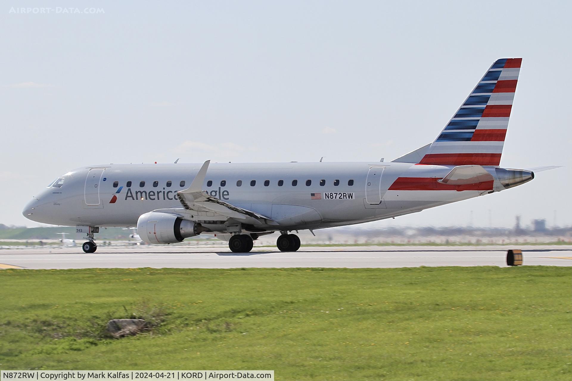 N872RW, 2006 Embraer ERJ 170-100 SE C/N 17000143, E170 Envoy / American Eagle Embraer ERJ 170-100 SE N872RW Departing 22L KORD